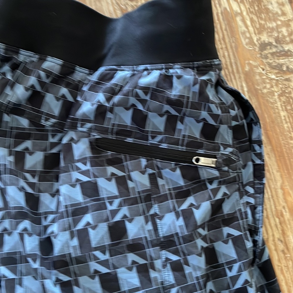 Mens Lululemon shorts with liner.  Barely worn. - Picture 5 of 5